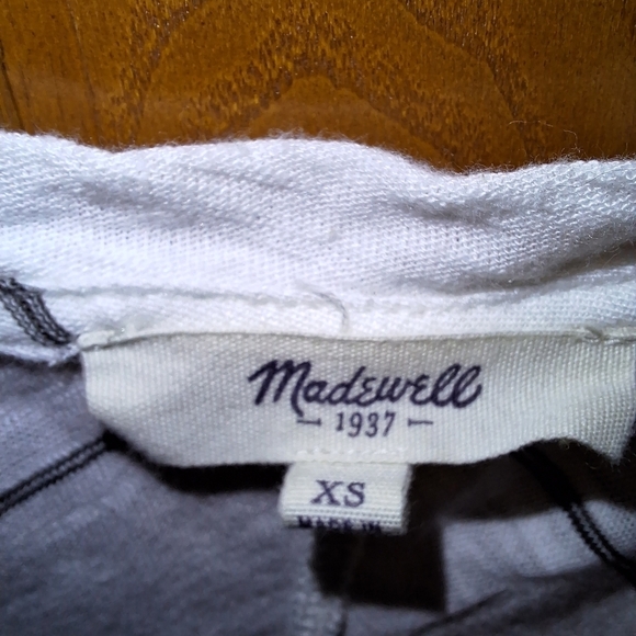 A Madewell low-cut semi-sheer ladies short sleeve t-shirt in a size XS. - Picture 2 of 5